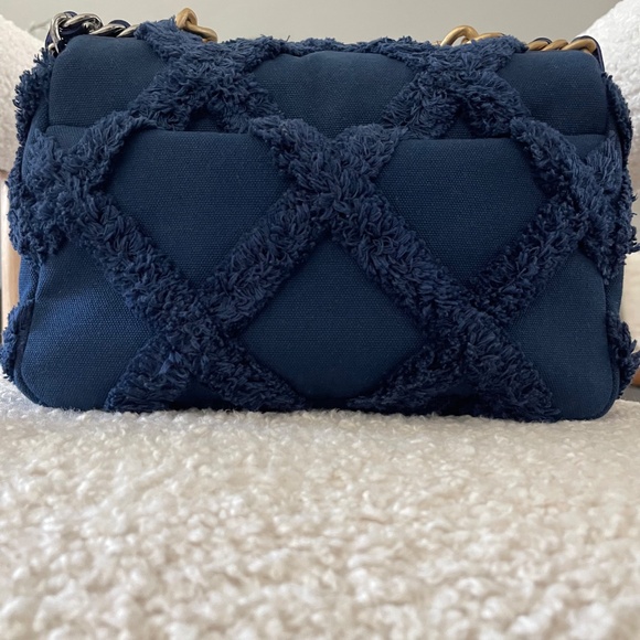 Chanel 19 Flap (Medium) - Picture 4 of 5